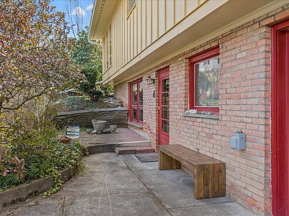 3rd image of 4 Orchard Ave