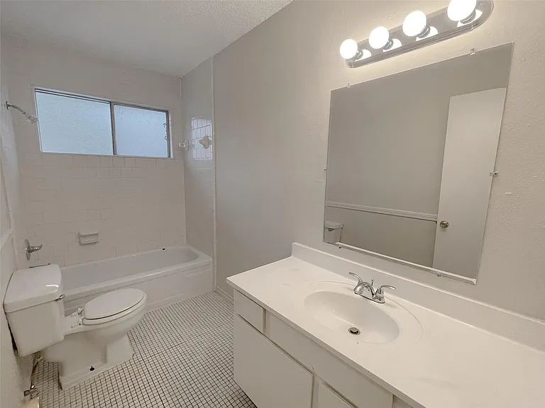 12023 Greenwood Forest Dr #B — Photo 15