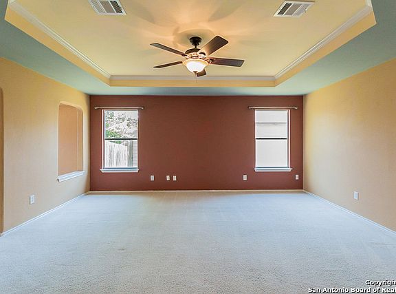 3rd image of 810 Magnolia Bnd