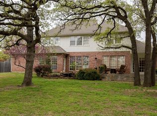 2729 Willow Creek Ct, Bedford, TX 76021