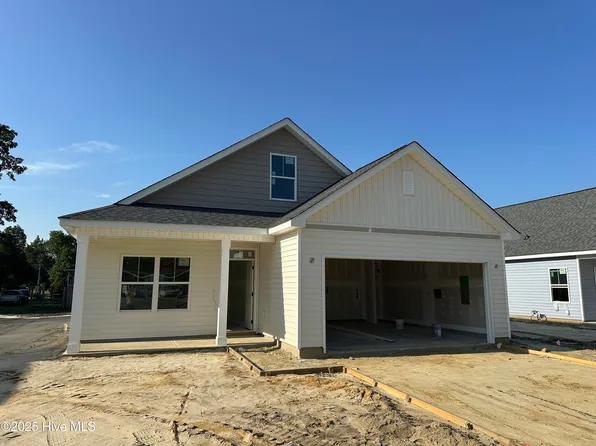 303 W Satchwell Street, Burgaw, NC 28425