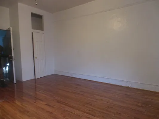 Rented by Perry Associates NYC Inc | media 39