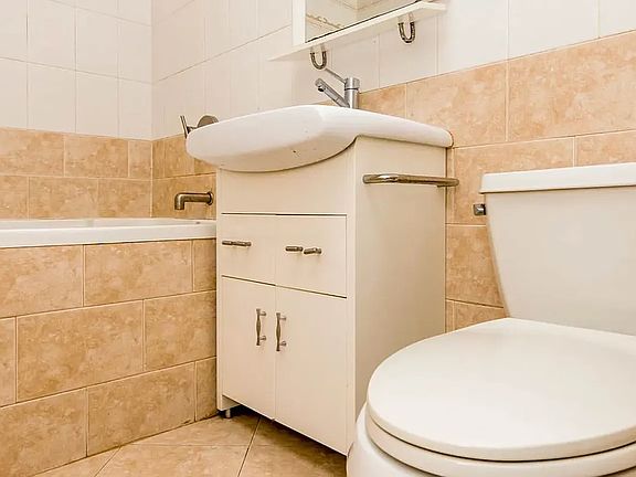 5th image of 20 Goodwin Pl APT 3F