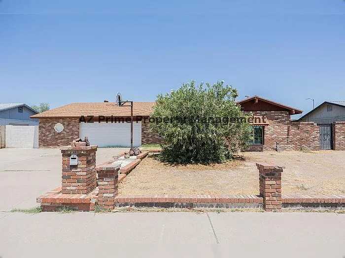 1634 W Sack Dr — Photo 2