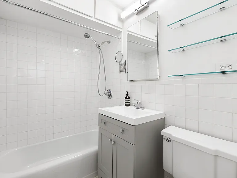330 E 33rd St #4D — Photo 11
