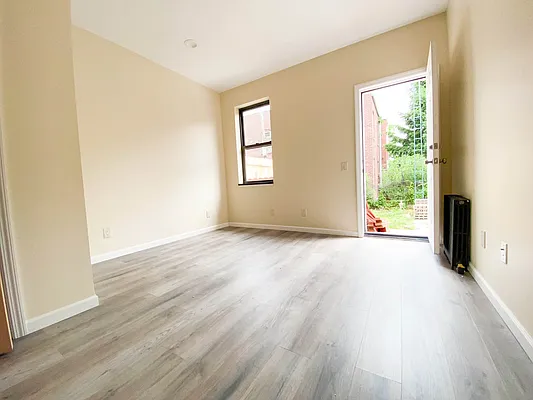 Rented by RealTegrity NY LLC | media 23