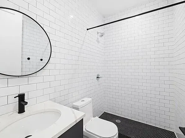 897 Knickerbocker Avenue image 4 of 5