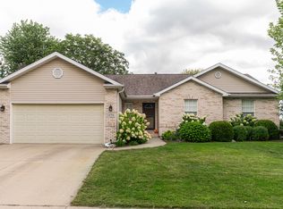 1172 Arneita St, Sycamore, IL 60178