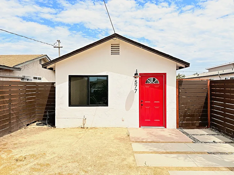 577 Florence St — Photo 2