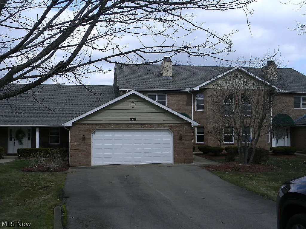 7291 Oakwood Dr APT B photo 1
