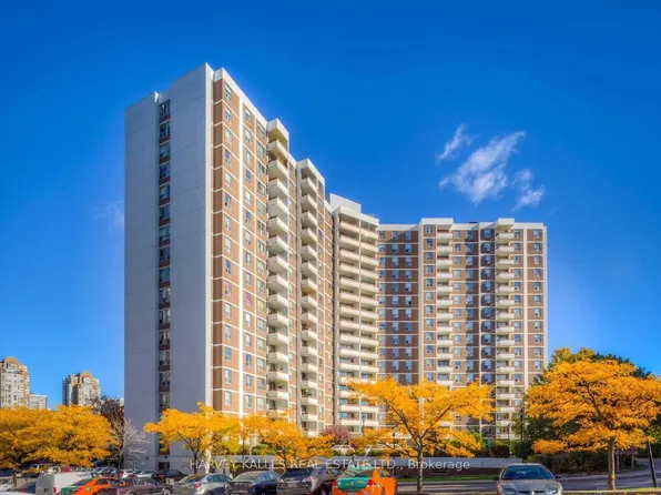 20 Edgecliff Golfway #802, Toronto, ON M3C 3A4