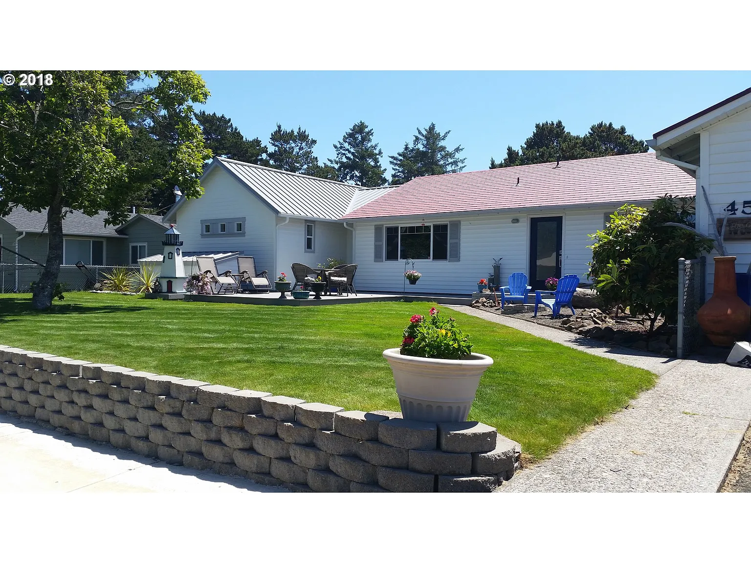 451 15th Ave photo 1