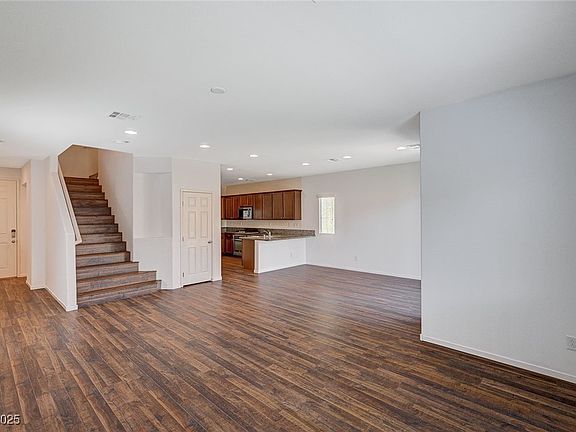 3rd image of 8284 Southern Cross Ave