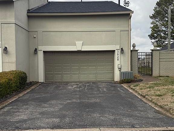 2nd image of 3628 Riverbend Cv