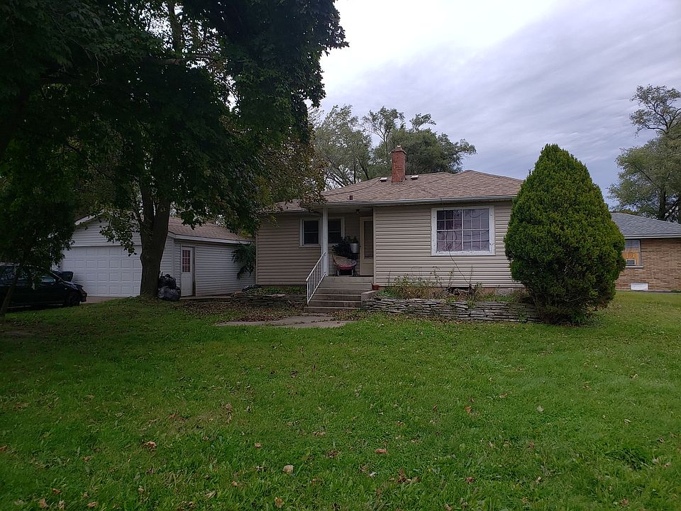 1st image of 1900 W Greenwood Ave