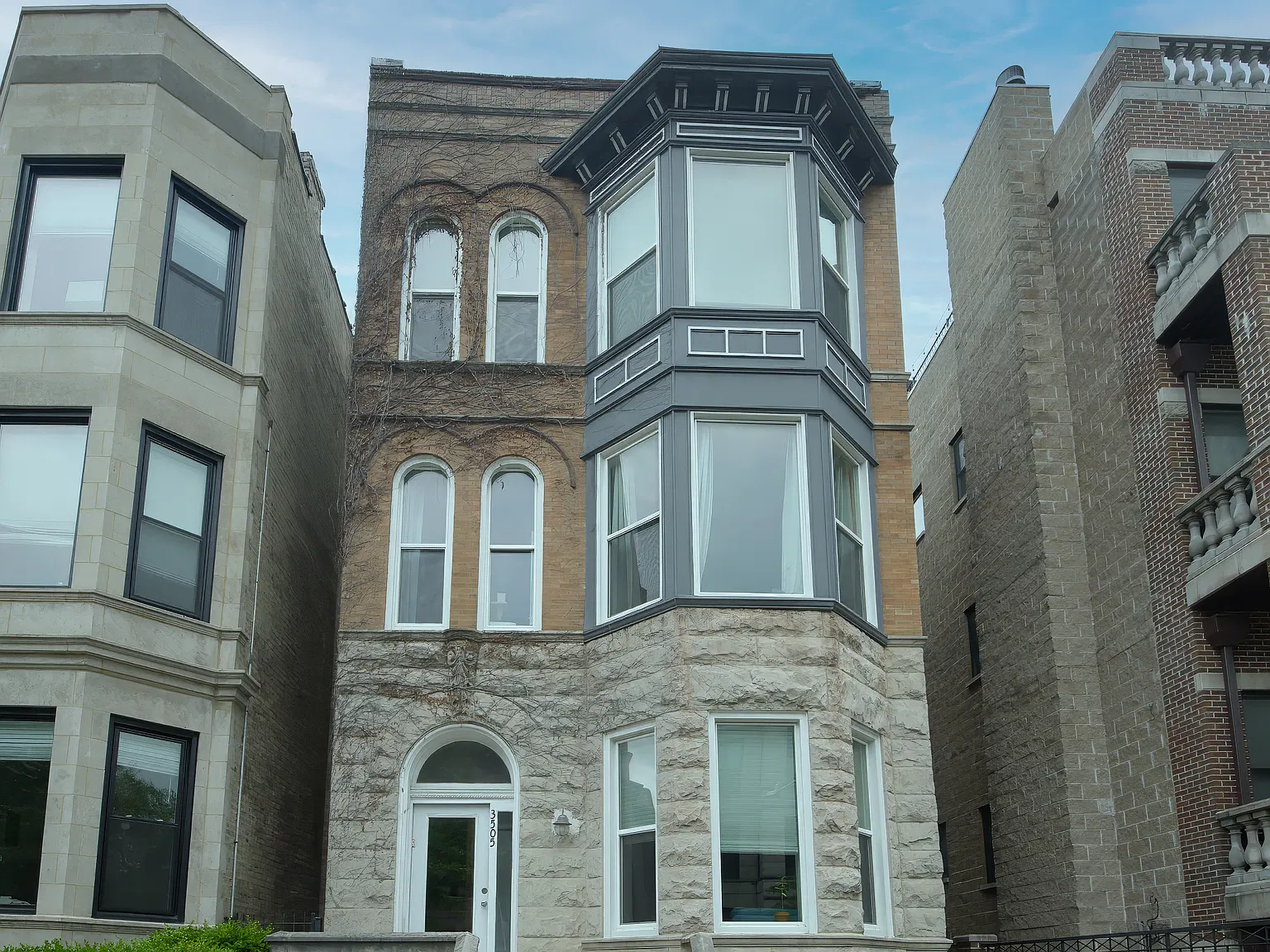 3505 N Sheffield Ave — Photo 1
