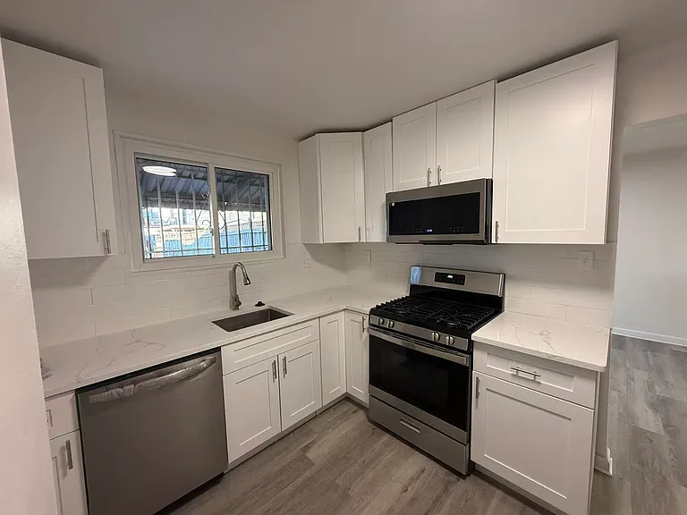 1328 W St NE — Photo 14