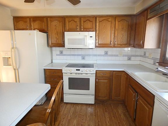 2nd image of 410 Chopin Ct