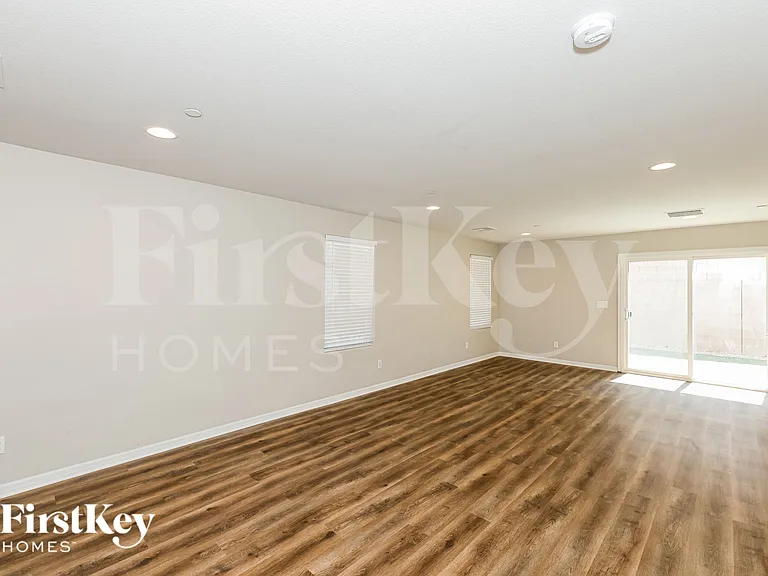 838 N Water St — Photo 7