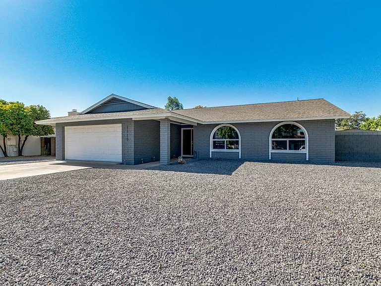 1115 W Barrow Dr — Photo 3
