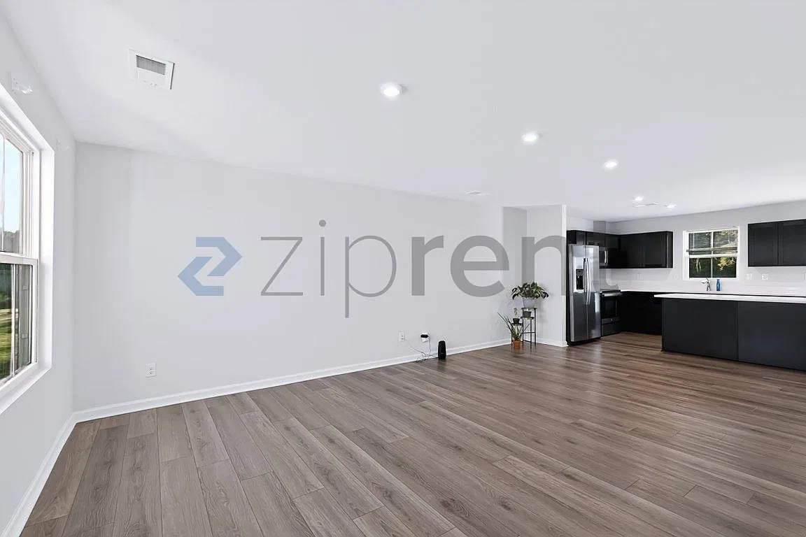 4 bed, 2.5 bath, 1736 sqft, $2,150 — Photo 2