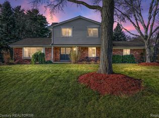 2632 Montebello Rd, Waterford, MI 48329