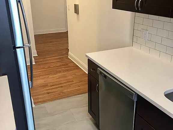 4th image of 3178 34th St #1E