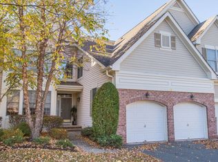 15 Schindler Way, Fairfield, NJ 07004