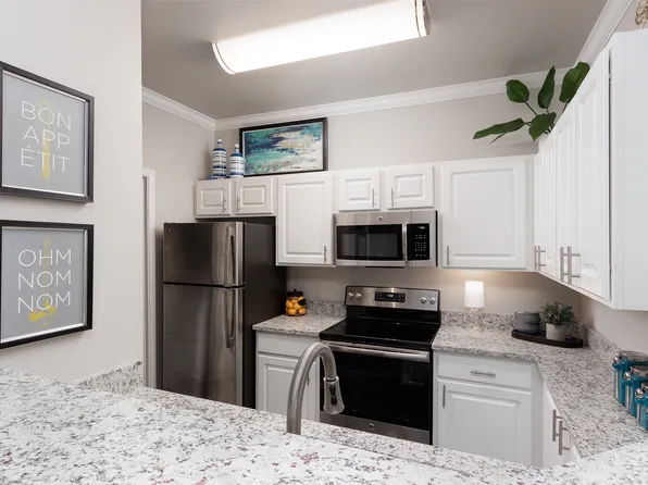 Creekside 121 Apartments