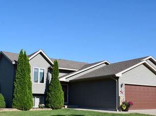 830 Brook Ln NE, Owatonna, MN 55060