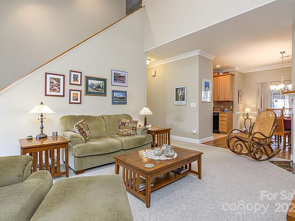 3rd image of 815 W Pointe Dr