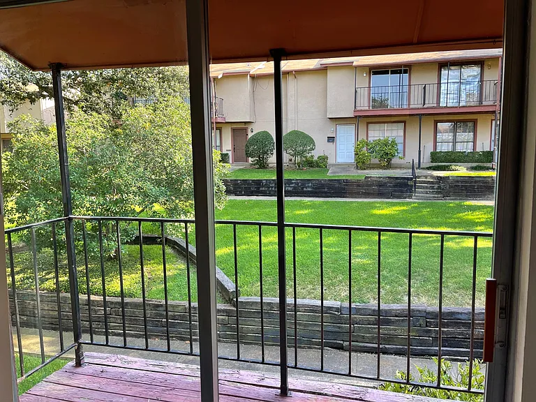5612 Marina Dr — Photo 10