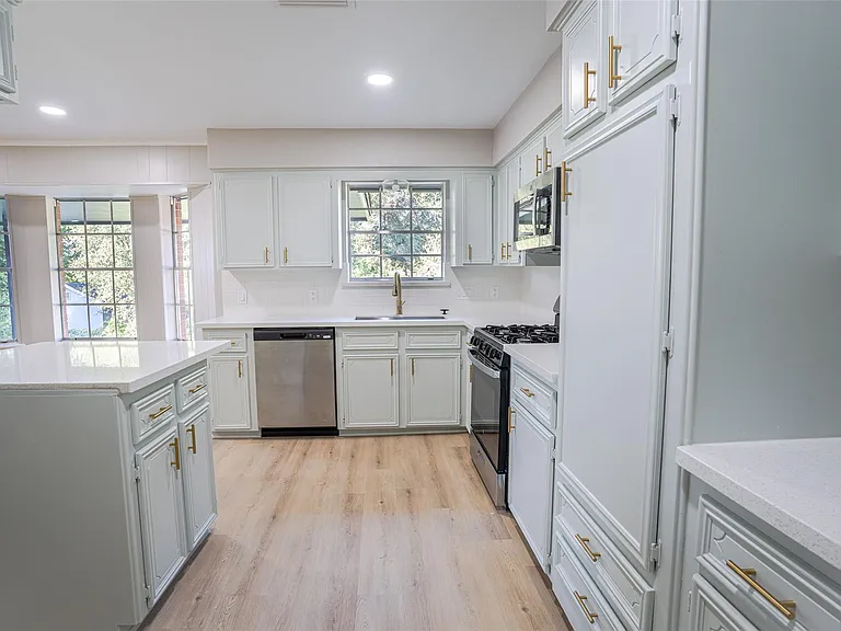 1601 Westwind Dr — Photo 8