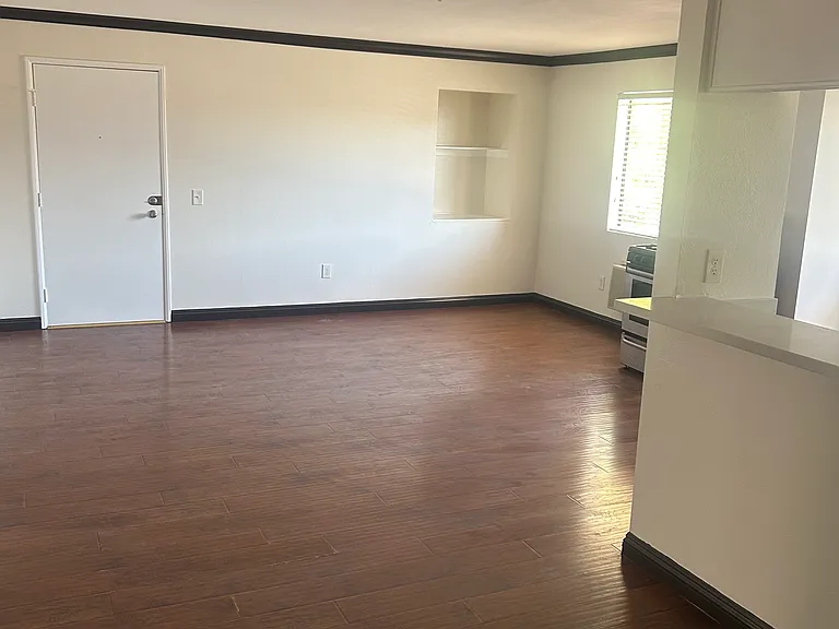 5325 Huntington Dr N #203 — Photo 6