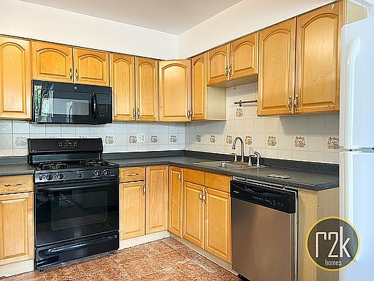1st image of 21-30 Hoyt Ave S #2