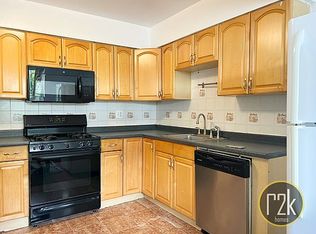 21-30 Hoyt Ave S #2, Astoria, NY 11102