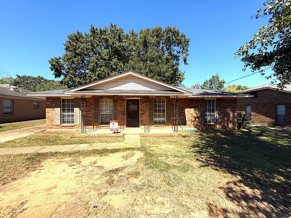 5779 Belleau Dr