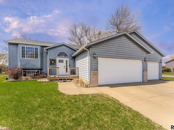 417 N Whitni Ln, Sioux Falls, SD 57107