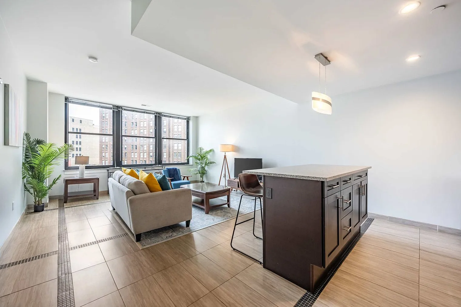 2 bed, 2.0 bath, 1291 sqft, $9,763 — Photo 4