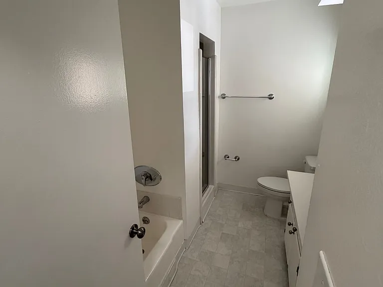 221 S Doheny Drive — Photo 8