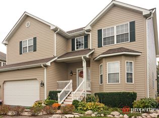 13 Park Place Cir, Hawthorn Woods, IL 60047