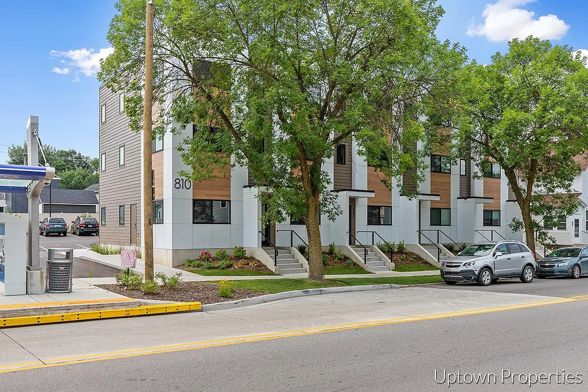 Property Photo - 810 Fulton St W #105