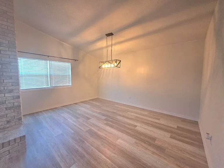 760 Briarwood Dr — Photo 5