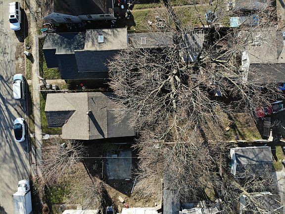 3rd image of 1742 N Oxford St
