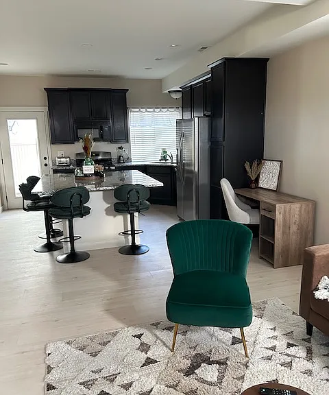 415 S 740 E — Photo 3