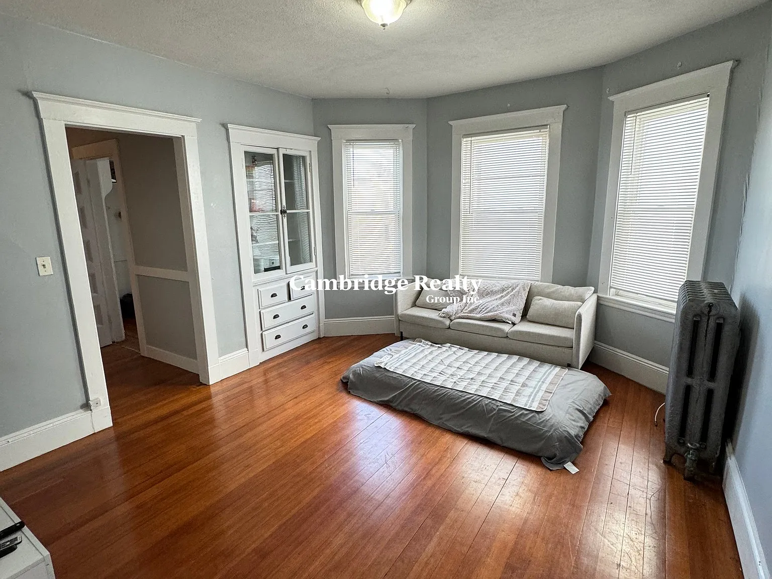 3 bed, 1.0 bath, $3,200 — Photo 2