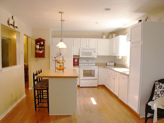 4th image of 9868 Woodhurst Dr