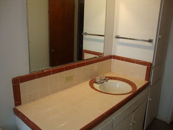 4th image of 3115 N Broadway Ave