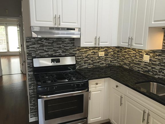 3rd image of 2027 W Superior St APT 3