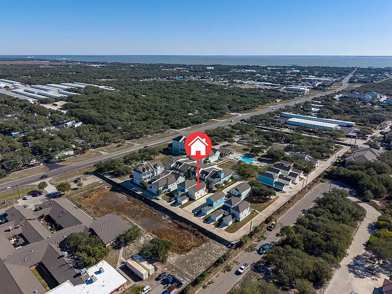 124 Lavaca Cir — Photo 40